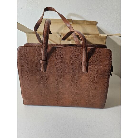 New in Box and Dust Bag Mimi DiCarlo Large Briefcase Tote Tan Style 1009LZ $225 - Picture 1 of 12